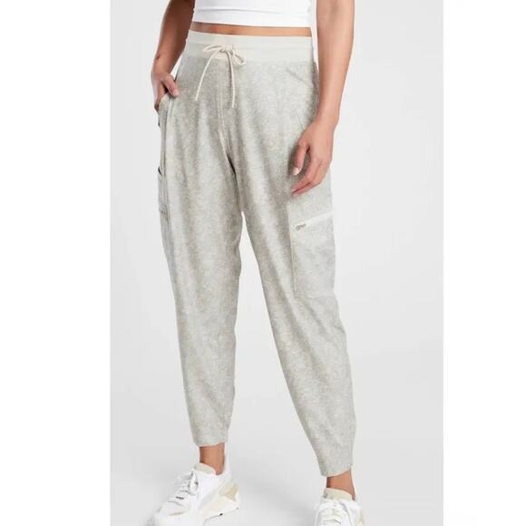 NEW Athleta Women’s Venture Printed Pant Joggers Lightweight Semi-Fitted Size 2P - Picture 1 of 14